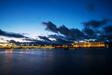 Благовещенский мост и Санкт-Петербургская академия художеств имени Ильи Репина